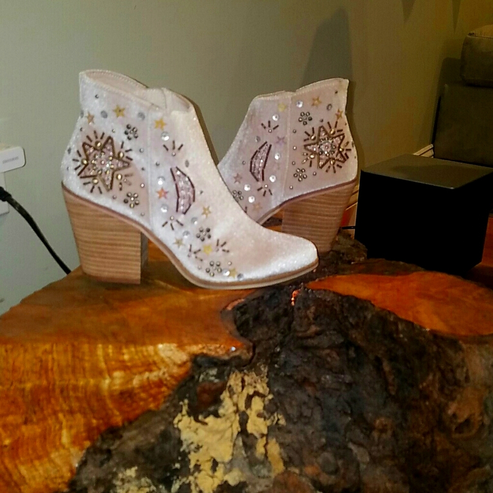 Ankle boots